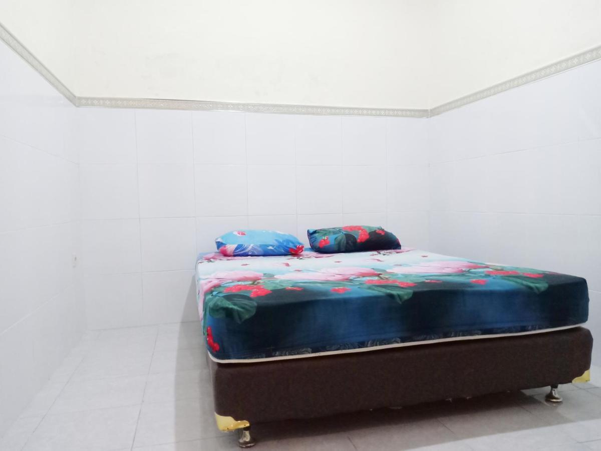 D'Kost Ketintang Hotel Surabaya Exterior photo