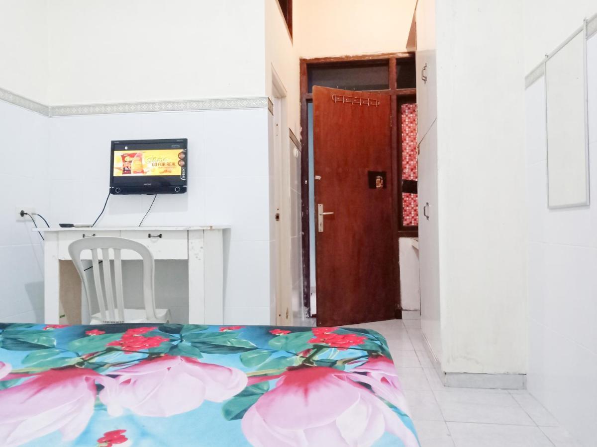 D'Kost Ketintang Hotel Surabaya Exterior photo